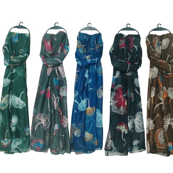 modacool-chalinas-estampadas-hojas-surtidas-fondo-blanco.jpg