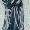 Rosa y gris