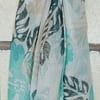 Gris y turquesa