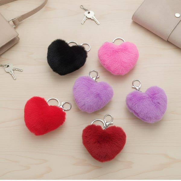 Llaveros de peluche suave en forma de corazón en varios colores