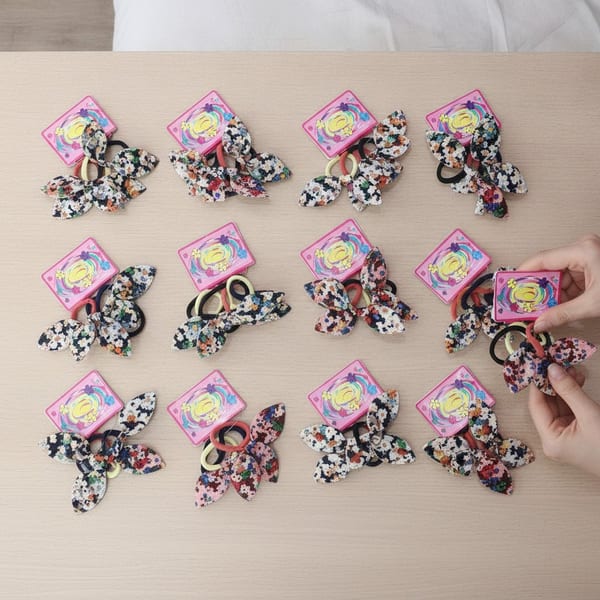 Tarjetas con colitas para el pelo con orejitas floreadas multicolor