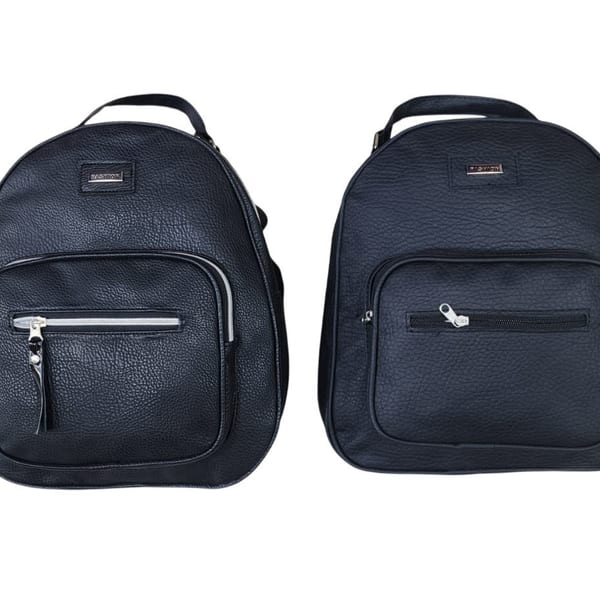 Mochila urbana negra de similicuero con bolsillo frontal y cierres
