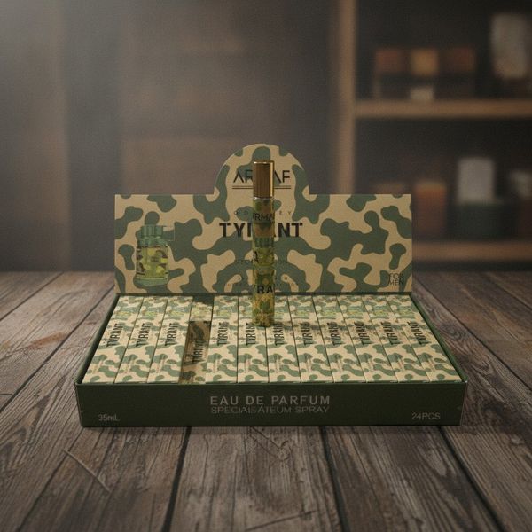 Exhibidor de perfumes masculinos Armaf Odyssey Tyrant 35ml con diseño camuflado