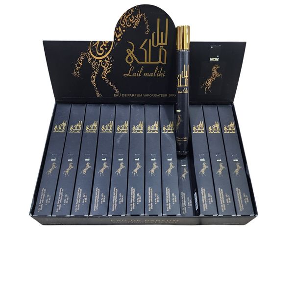 Perfume Lail Maliki de 35ml con aerosol vaporizador presentado en caja exhibidora negra y dorada