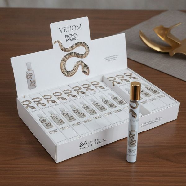 Caja exhibidora de perfumes Venom French Avenue de 35ml en formato tubo con detalles dorados
