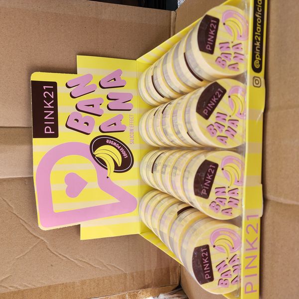 Caja exhibidora con polvos volátiles Banana Loose Powder marca Pink 21