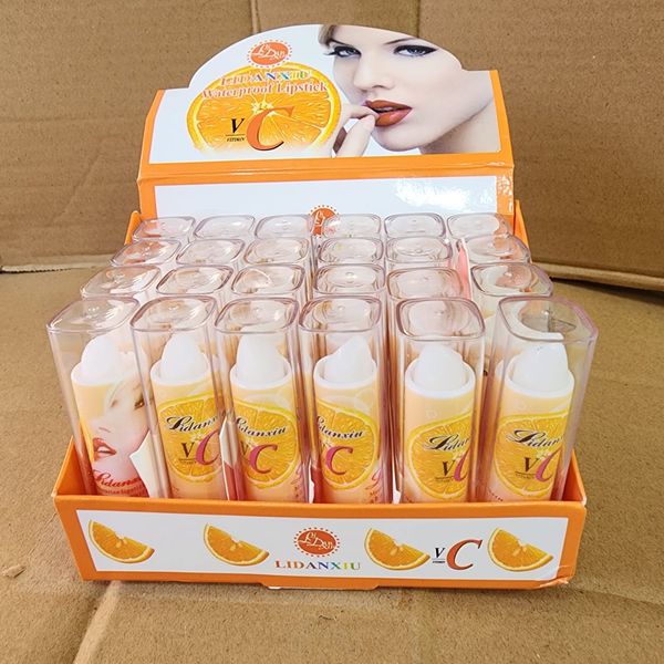 Caja exhibidora con labiales humectantes Vitamina C de la marca Lidanxiu