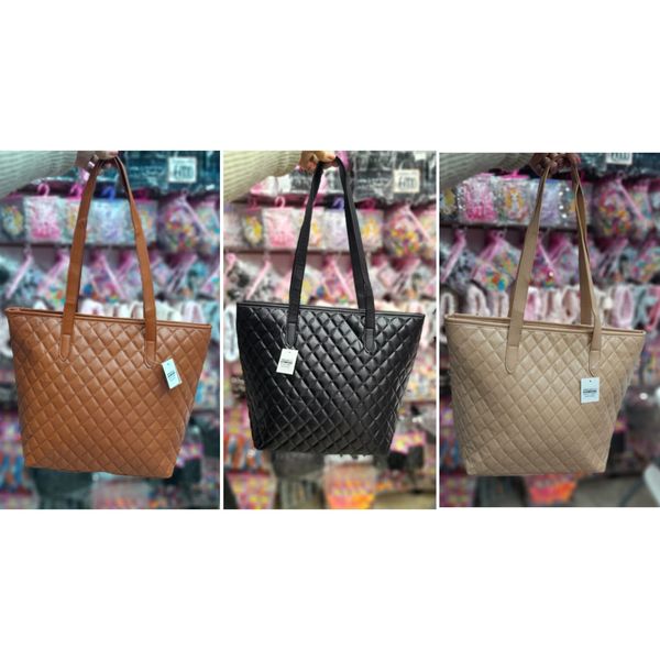 Carteras estilo tote matelassé en colores suela, negro y beige