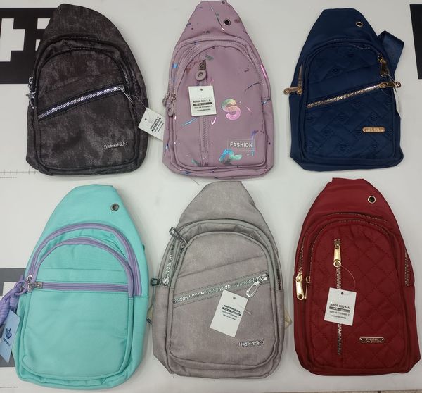 Colección de pecheras cruzadas en varios colores y diseños