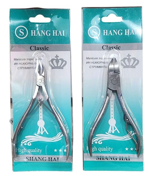 Alicates de manicura metálicos Shang Hai en presentación de blíster individual.
