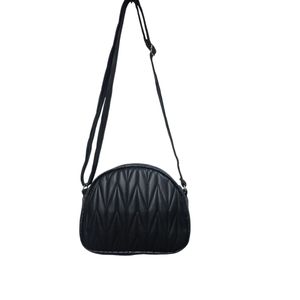 Bandolera Negra Matelasé Ovalada