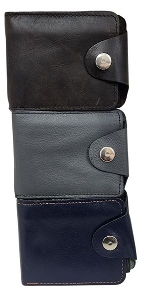 Tres billeteras plegables con broche metálico en colores negro, gris y azul marino