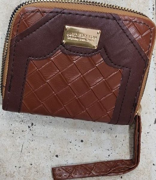 Billetera Corta Texturada Cierre