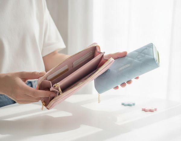 Billeteras de mujer matelassé con cierre en varios colores