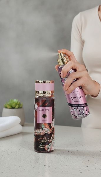 Dos frascos de fragancia corporal body mist V.V.LOVE de 250ml con tapas doradas