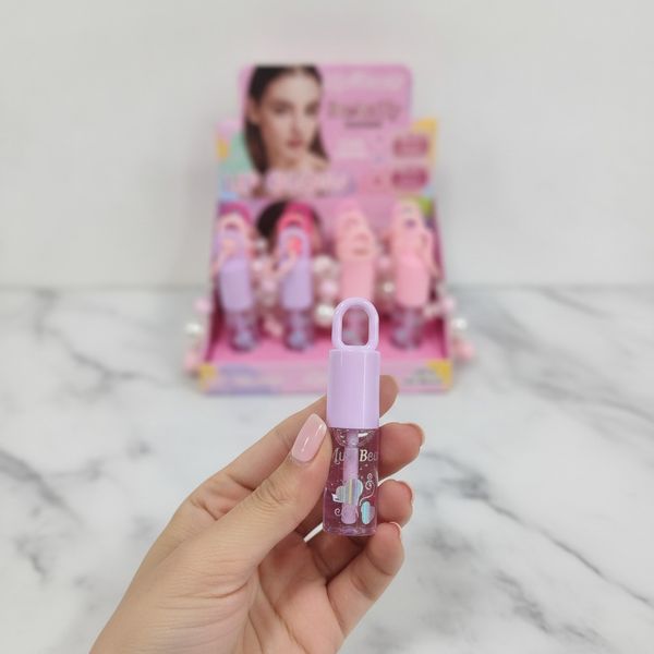 Caja exhibidora con 12 brillos labiales rosados y violetas con llavero de cuentas Muxi Beauty