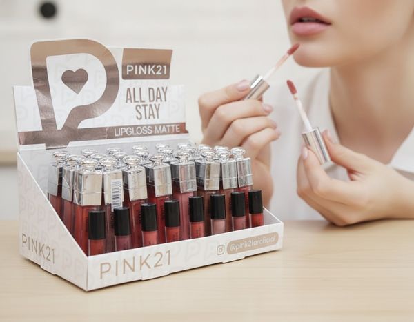 Caja exhibidora de brillo labial matte Pink21 All Day Stay