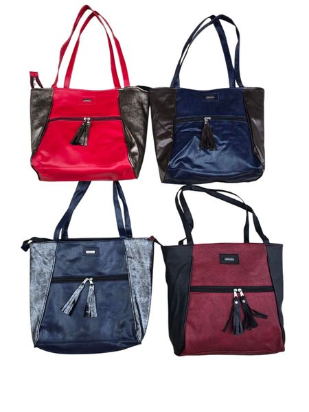 Carteras combinadas de hombro en varios colores con bolsillo frontal y detalle de borlas