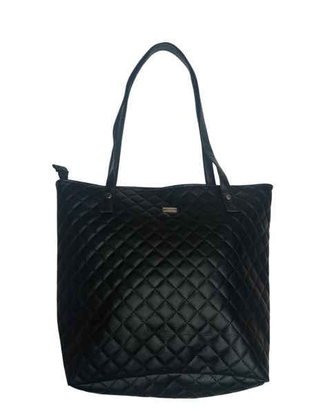 Cartera de hombro negra con textura matelaseada y cierre