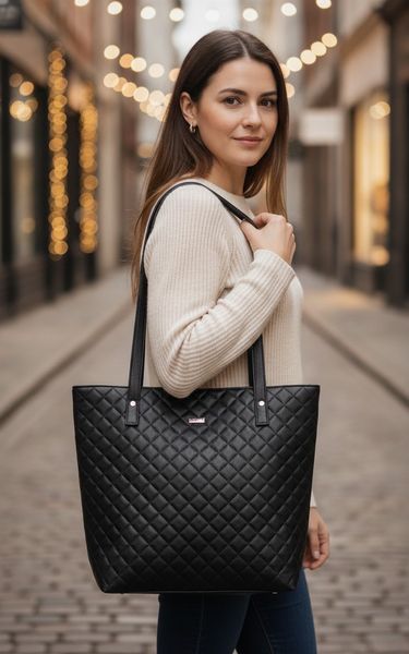 Cartera tote negra de hombro con textura matelassé acolchada