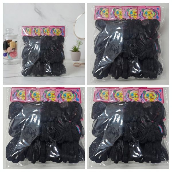 Paquete de colitas elásticas para el pelo de color negro sobre tarjeta exhibidora