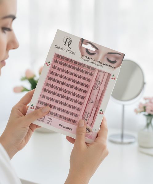 Kit de extensión de pestañas DIY Debby Rose con pestañas en racimos, adhesivo Bond and Seal y aplicador rosa