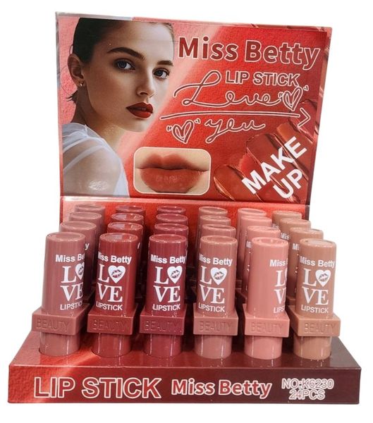 Caja exhibidora con 24 labiales en barra marca Miss Betty Love en variados tonos nude.