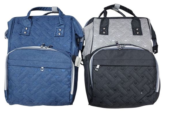 Dos mochilas urbanas estructuradas con textura matelassé en color azul y combinación gris con negro.