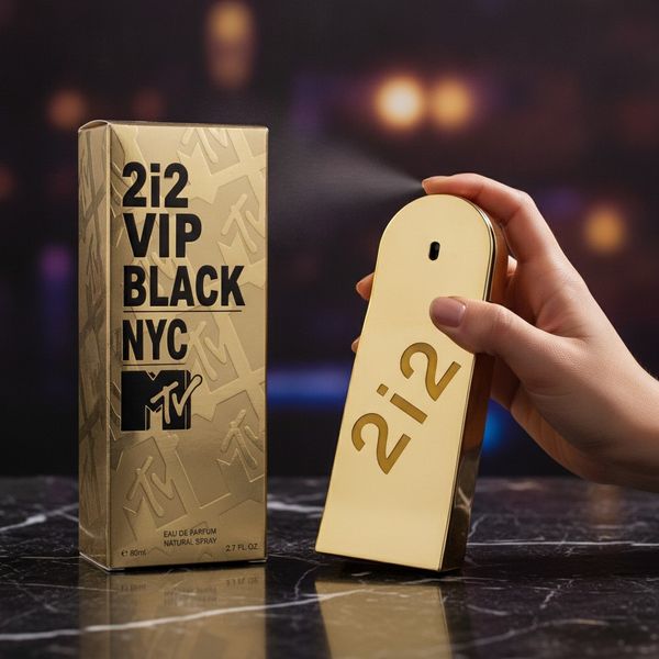 Frasco y caja dorada de perfume 212 VIP Black NYC MTV