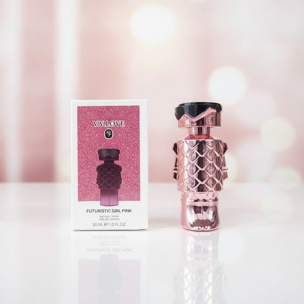 Perfume V.V. Love Futuristic Girl Pink de 30 ml en frasco rosa metálico y caja