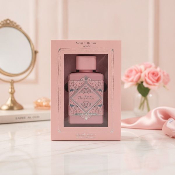 Perfume Lattafa Bade'e Al Oud Noble Blush en caja rosa de presentación