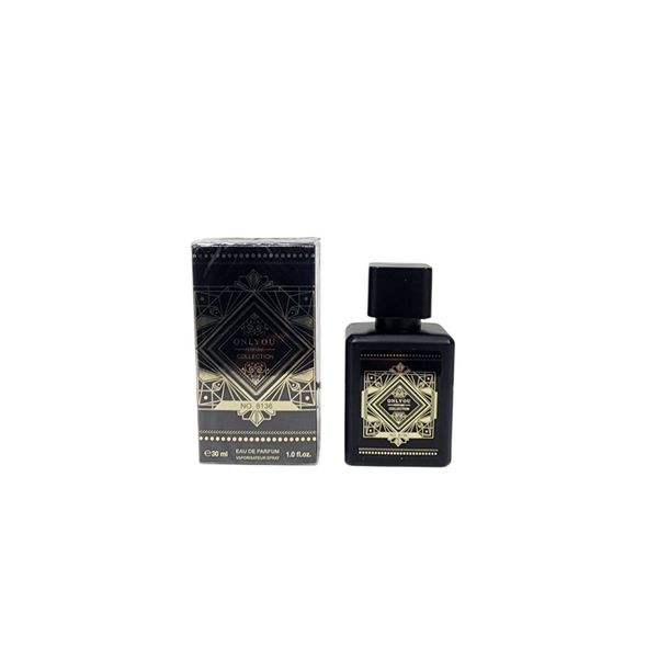 Frasco de perfume negro Onlyou Collection No. 8136 de 30 ml junto a su caja decorada en dorado y negro.