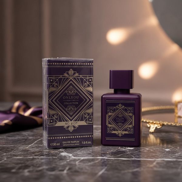 Frasco y caja de perfume Onlyou Collection No. 8137 de color morado con detalles dorados