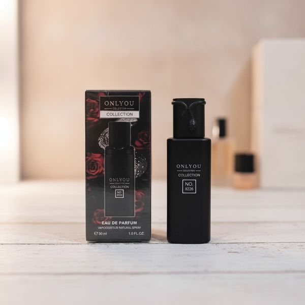 Perfume Onlyou Collection No 8226 frasco negro de 30 ml junto a su caja de presentación