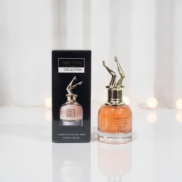 Perfume Onlyou Collection No. 887 de 30 ml con frasco de vidrio y tapa dorada junto a su caja