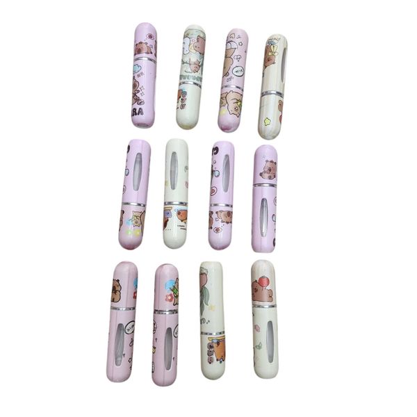Colección de perfumeros recargables portátiles con estampados de ositos kawaii en color rosa y crema