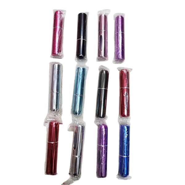 Set de 12 perfumeros recargables metalizados en varios colores empaquetados individualmente.
