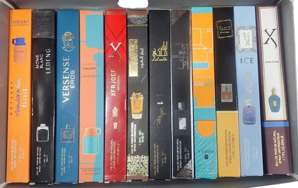 Caja exhibidora con varias cajitas de perfumes de bolsillo de 35ml en modelos y colores surtidos