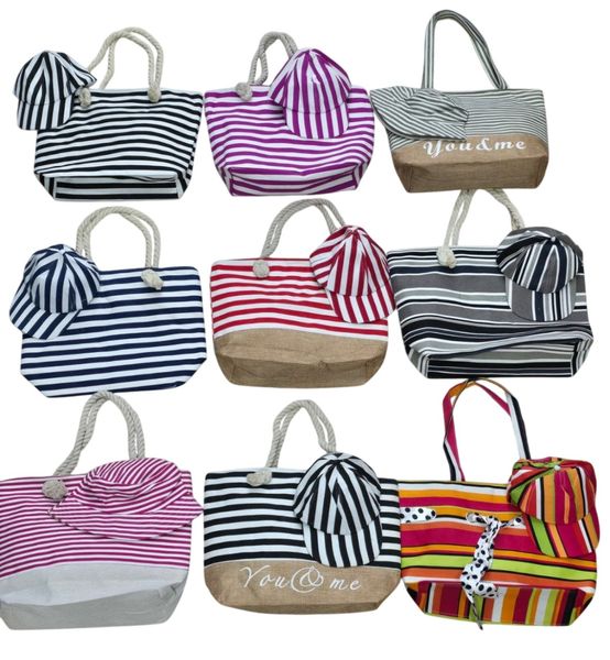 Colección de bolsos playeros a rayas de varios colores con gorras a juego