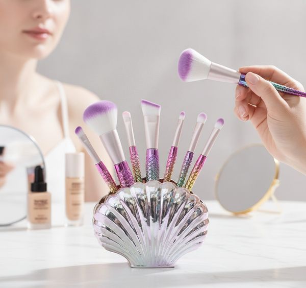 Packs de brochas de maquillaje NAEZ con mangos metálicos en forma de cola de sirena