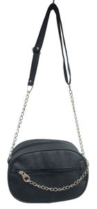 Bandoleera Negra con Cadena en Bolsillo