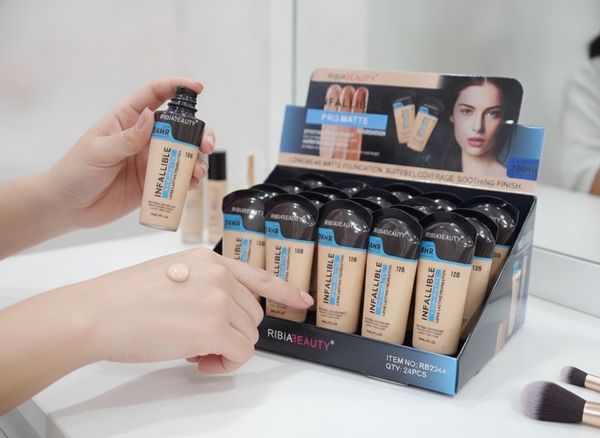Caja exhibidora con bases de maquillaje líquidas Ribiabeauty Infallible Pro-Matte