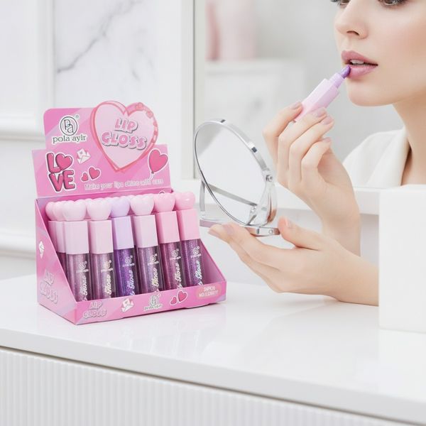 Caja exhibidora con 24 brillos labiales con glitter y tapa con forma de corazón marca Pola Aylr.