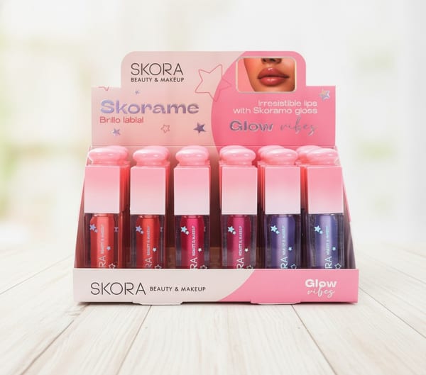 Caja exhibidora con brillos labiales Skora Skorame Glow Vibes en varios tonos