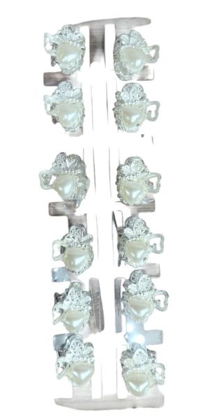 Tira exhibidora con 12 mini broches para el pelo de color claro con detalle de corazón perlado