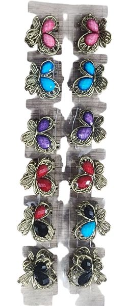 Tira exhibidora con broches metálicos para el pelo con forma de mariposa y piedras de colores