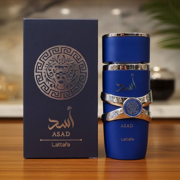 Perfume Lattafa Asad Zanzibar en frasco azul con detalles plateados junto a su caja original