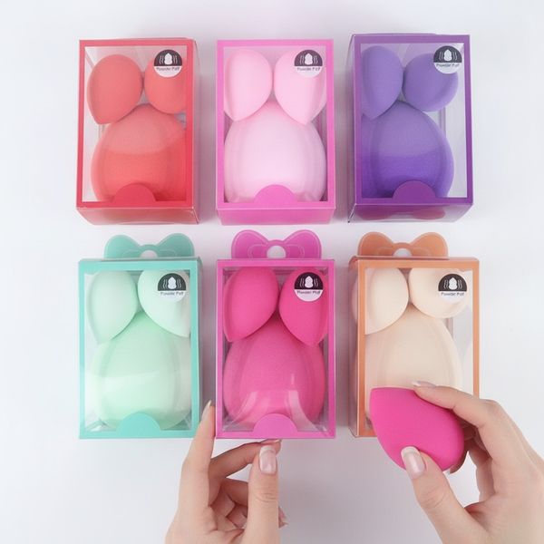 Cajas con sets de esponjas para maquillaje en varios colores