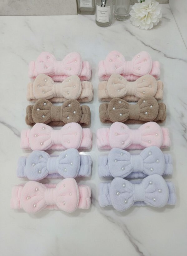 modacool-vinchas-plush-mono-perlas-comercial-1.jpg Vinchas Plush Moño Perlas
